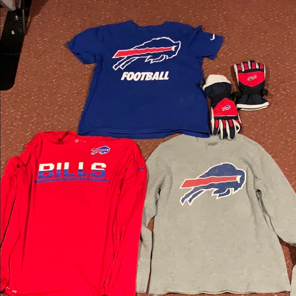 Buffalo bills sz L 3 shirt lot with winter gloves